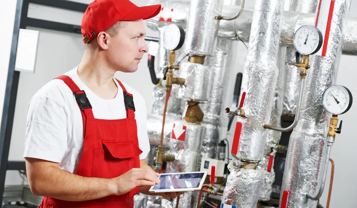 دورة تشغيل وصيانة أنظمة المولدات ومزودات الطاقة غير المنقطعة (UPS)