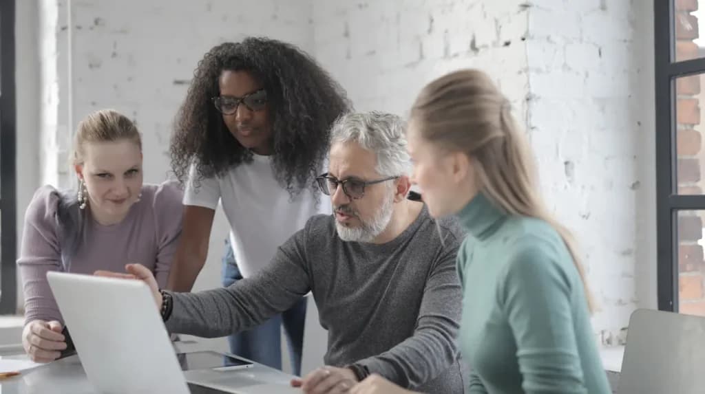 اتخاذ القرار المبني على البيانات: المفتاح لتحقيق الميزة التنافسية في 2025