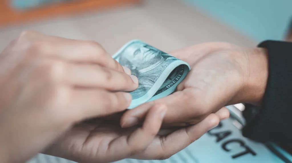 كم تبلغ تكلفة التسجيل في نظام مكافحة غسيل الأموال؟