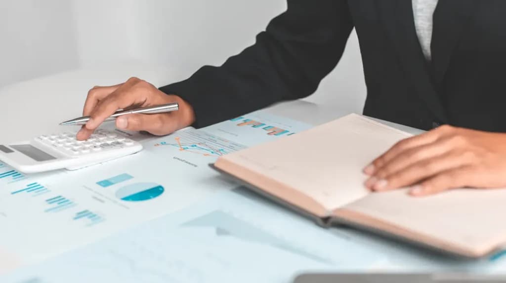 أفضل 5 أدوات لتحليل البيانات في قطاع النقل لدفع نجاح الأعمال في عام 2025