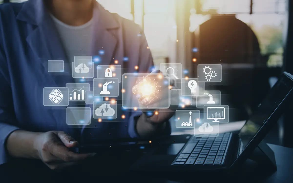 ما هي دورات التسويق الرقمي في دبي؟ دليلك الشامل لتعلم التسويق عبر الإنترنت والتميز في سوق العمل