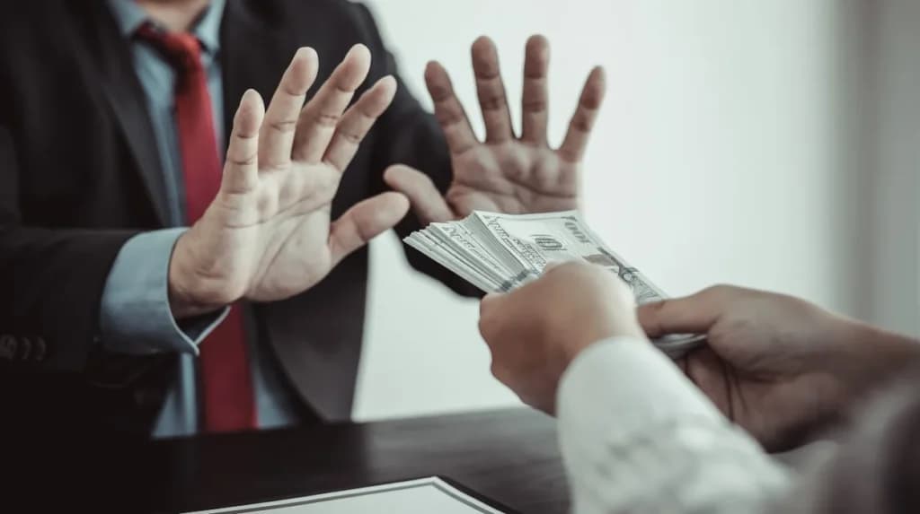 ما هو تدقيق مكافحة غسيل الأموال (AML) ولماذا هو مهم؟