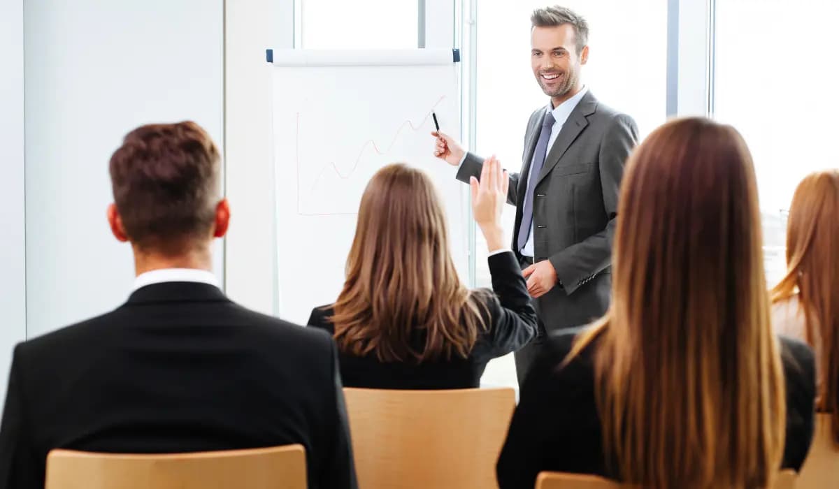 دورة استراتيجيات الاتصال المؤسسي