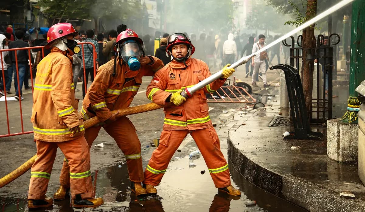 دورة تدريبية في السلامة من الحرائق والإخلاء في حالات الطوارئ