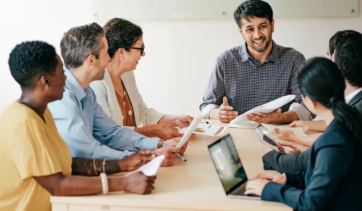 دورة تدريبية في مهارات كتابة الخطب والعروض التقديمية للمتحدثين الرسميين